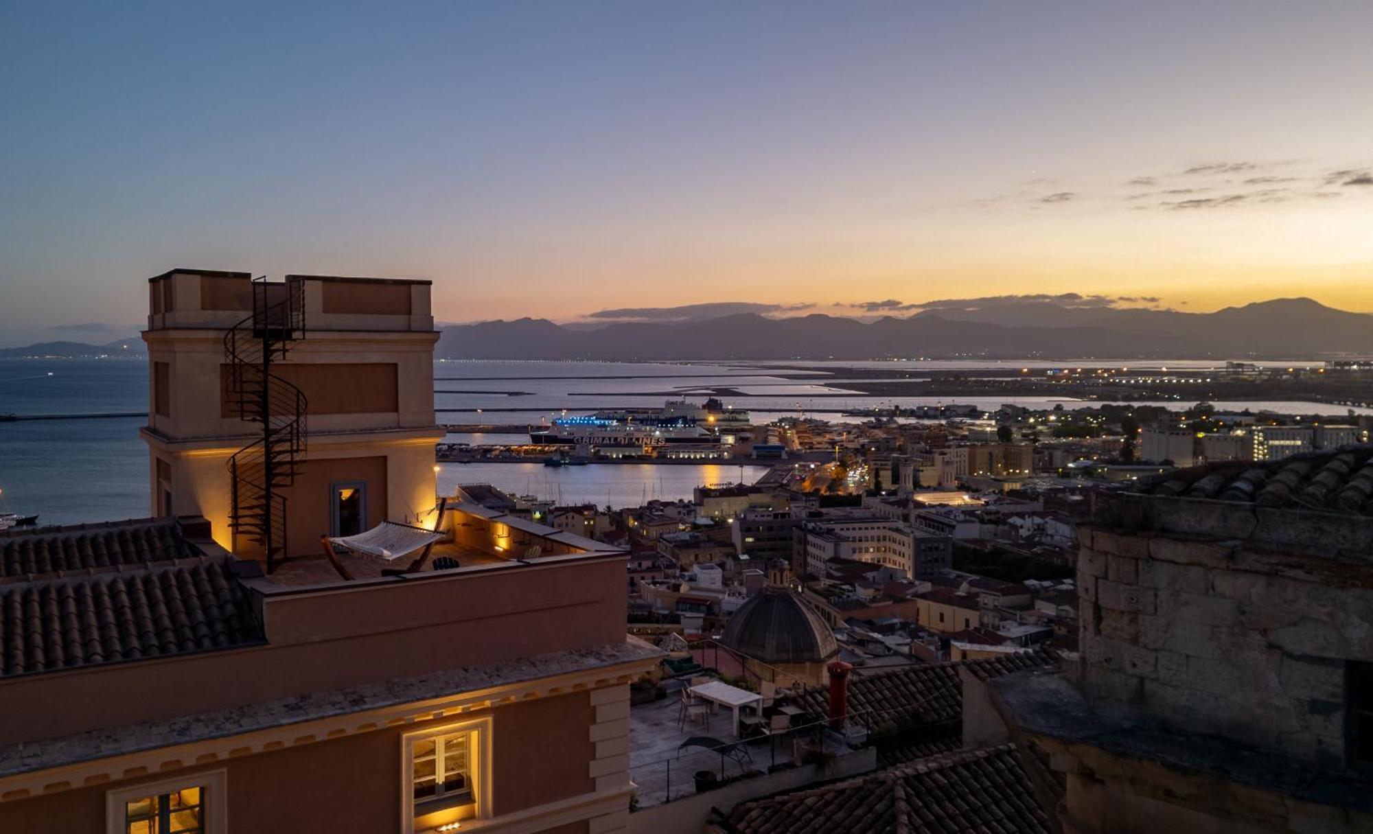 Palazzo Boyl 1840 Hotel กาญารี ภายนอก รูปภาพ