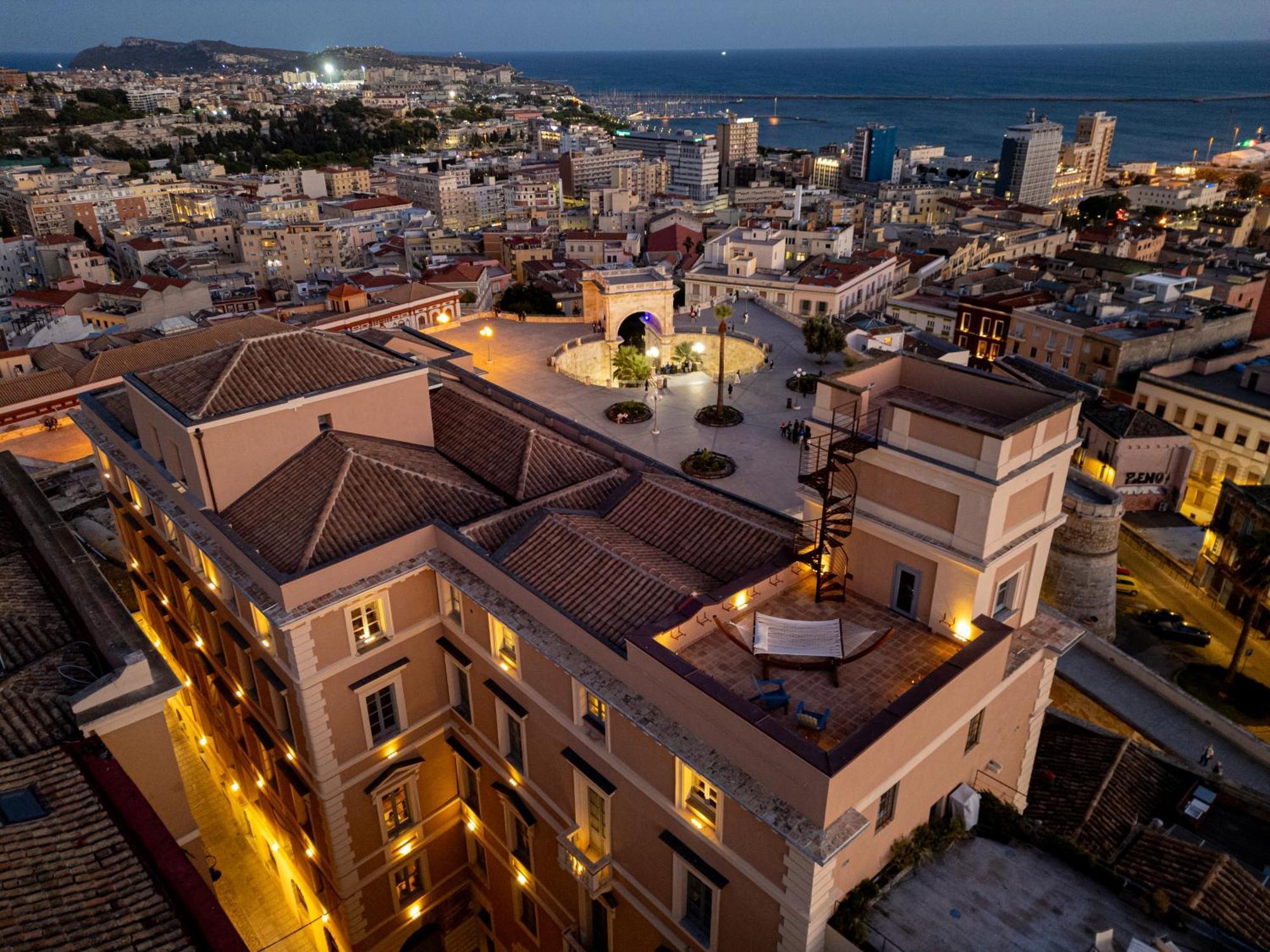 Palazzo Boyl 1840 Hotel กาญารี ภายนอก รูปภาพ