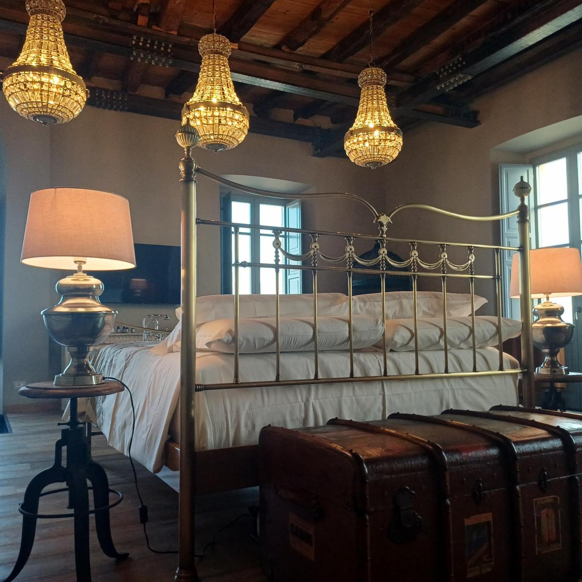 Palazzo Boyl 1840 Hotel กาญารี ภายนอก รูปภาพ