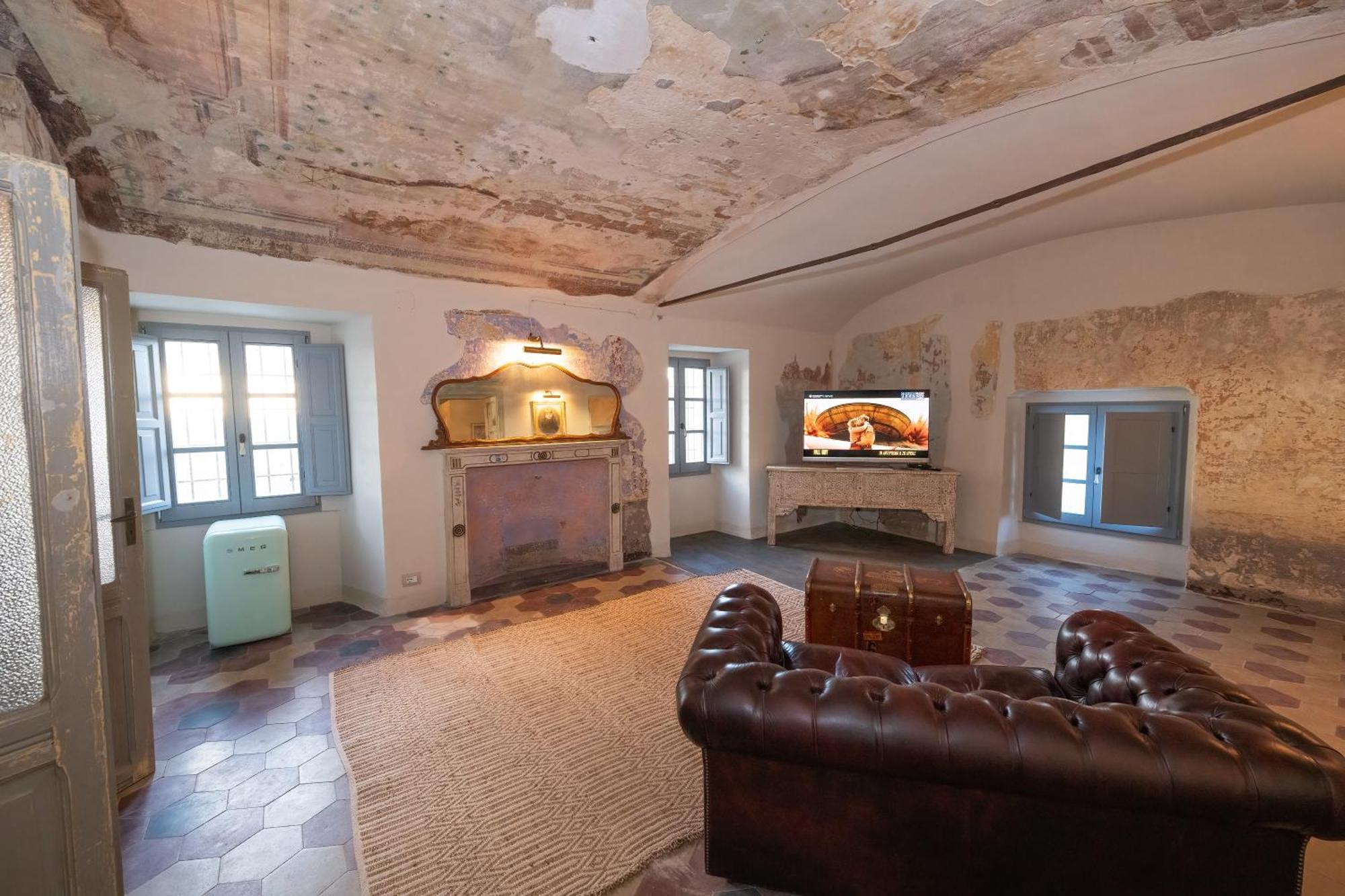 Palazzo Boyl 1840 Hotel กาญารี ภายนอก รูปภาพ