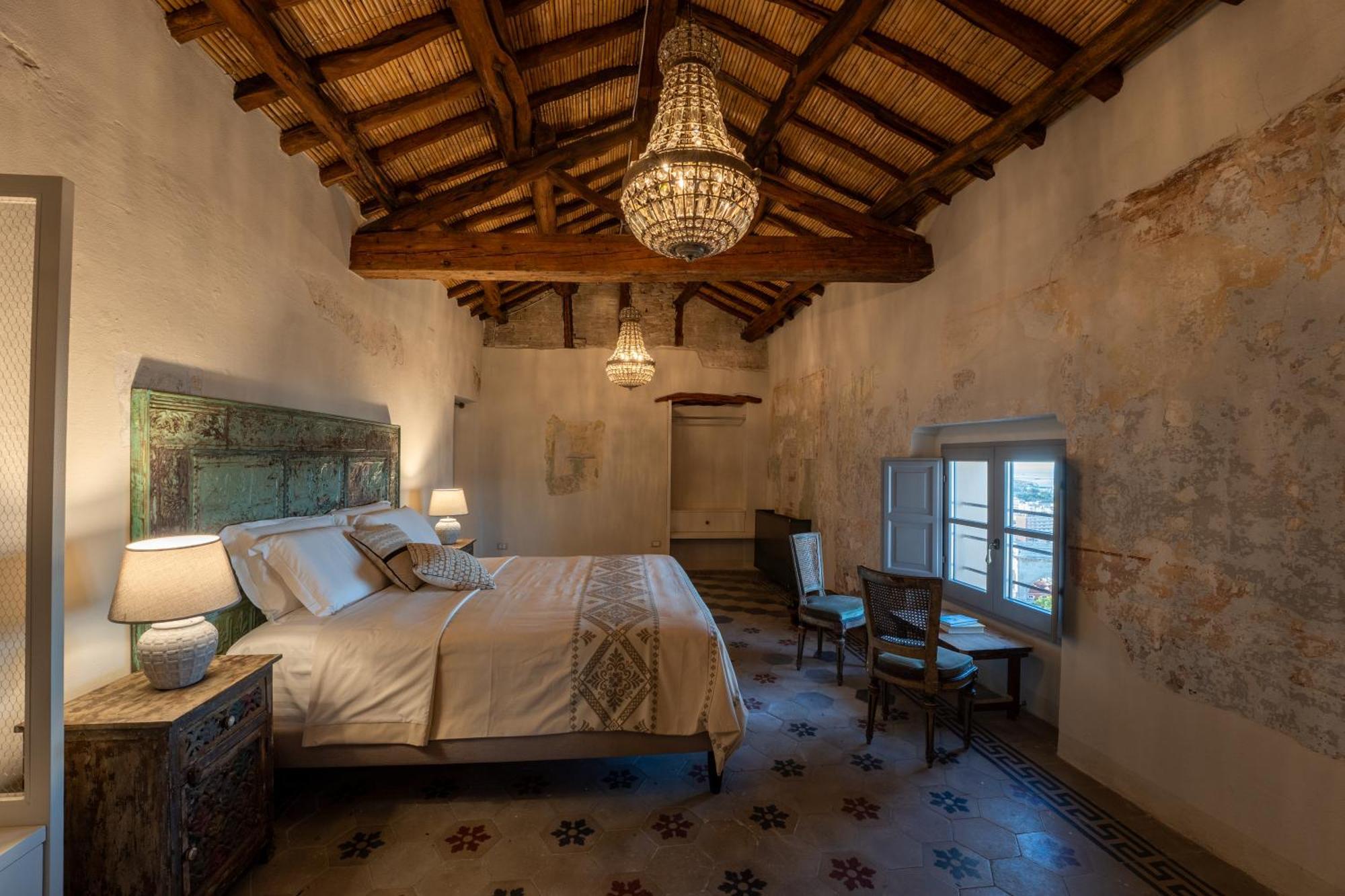 Palazzo Boyl 1840 Hotel กาญารี ภายนอก รูปภาพ
